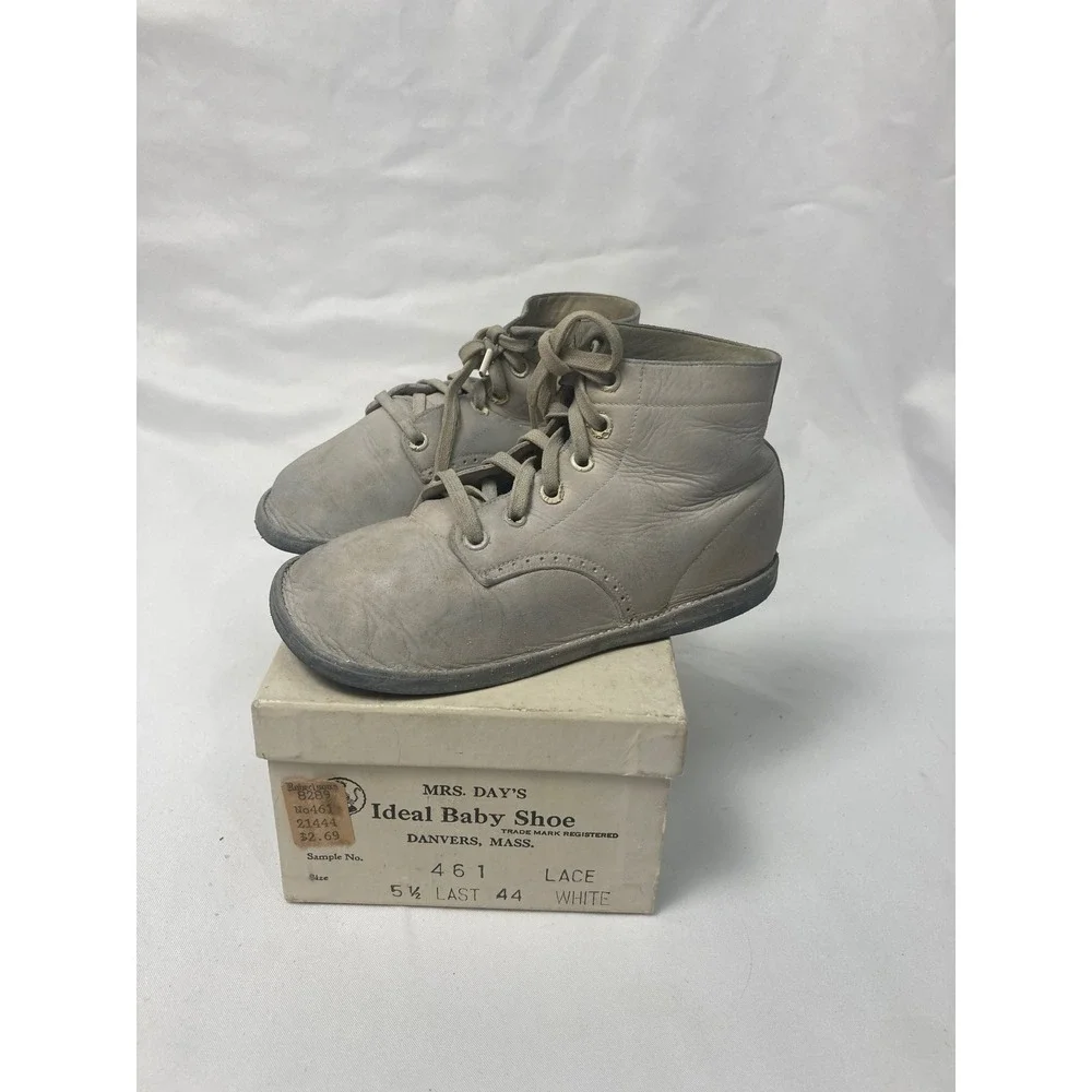 Mrs Day's Ideal Baby Shoe Size 5-1/2 White Leather Vintage Original Box